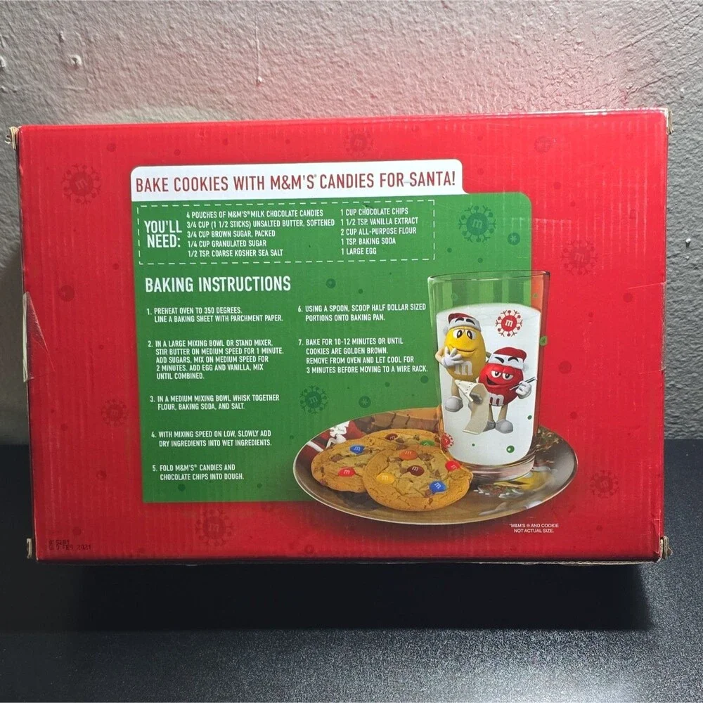 M&M's Night Before Christmas Set Plate & Glass w/ 4 Fun Size Candy Pouches